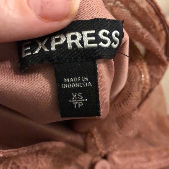 NWOT Express Dusty Rose Lace Top - Picture 4 of 5
